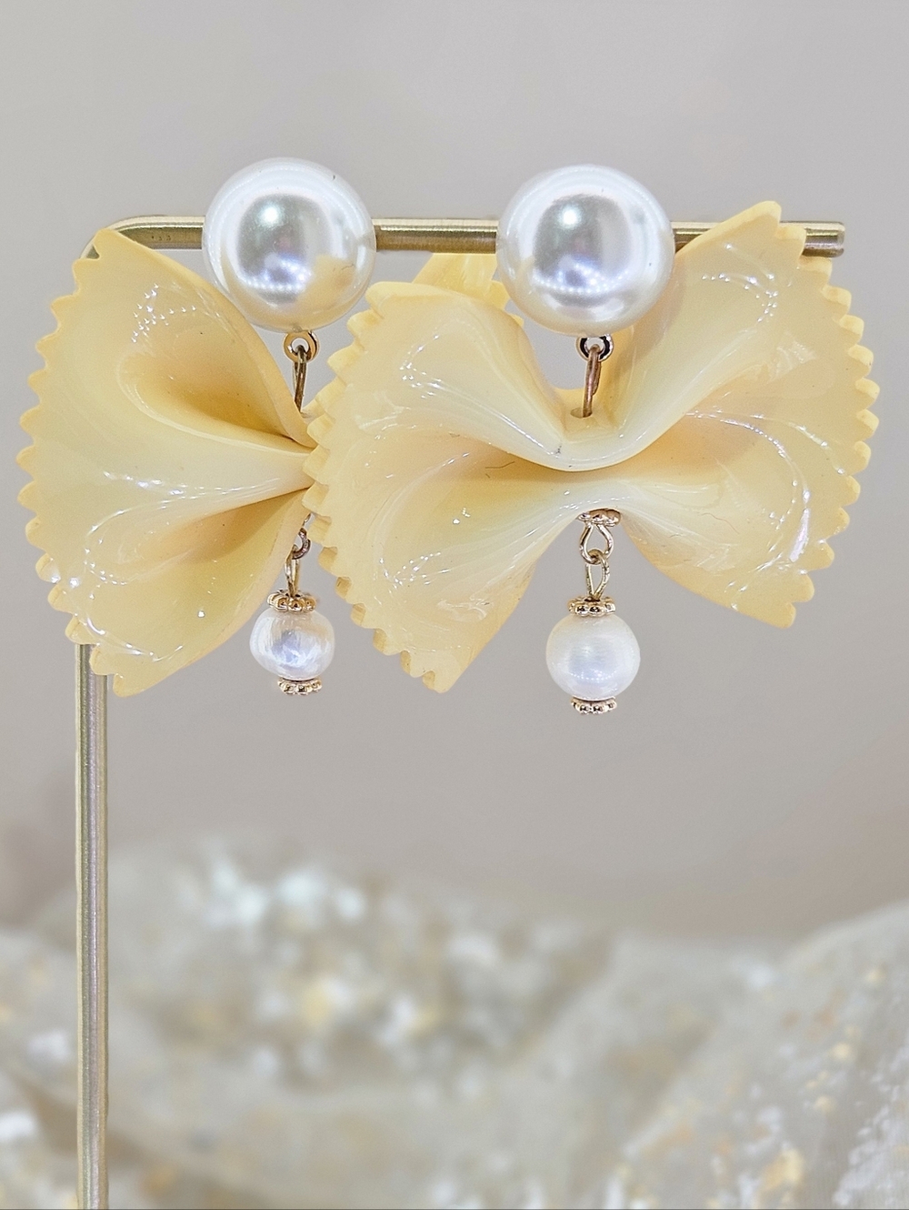 Chefanie Swinging Farfalle Bowtie Pasta Natural Pearl Earrings Italian Novelty - Picture 5 of 5
